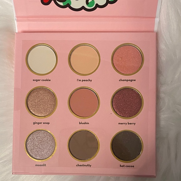 Hello Kitty and Friends Snowy Sweethearts Eyeshadow Palette - Picture 7 of 8